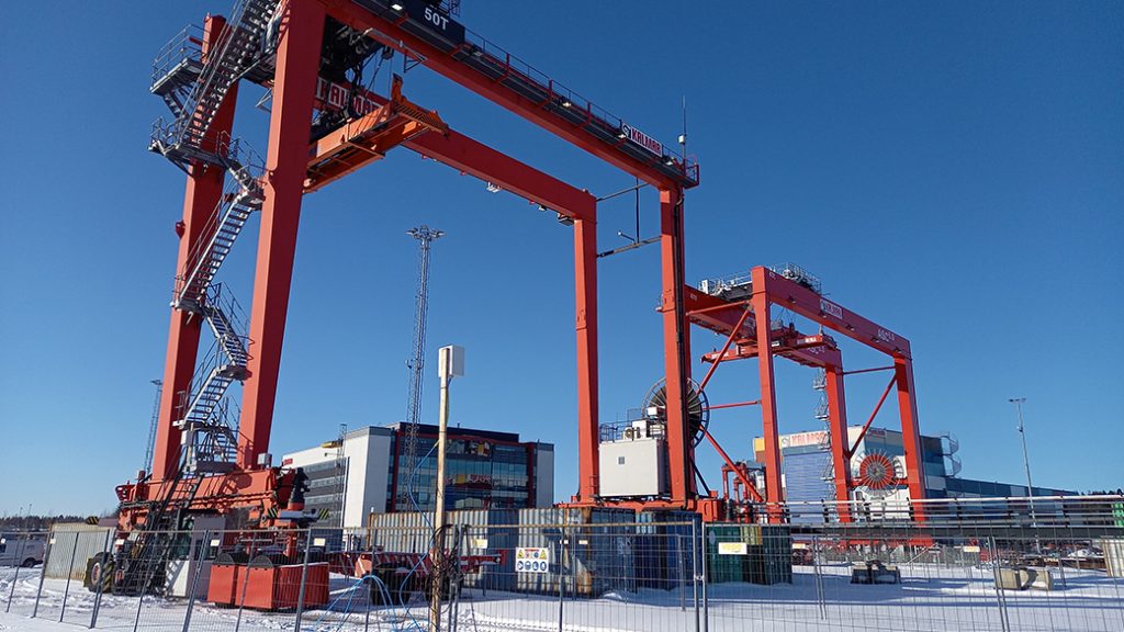 Remotely-controlled RTG cranes